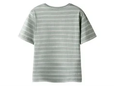 Støvet grøn t-shirt med hvidt stribemønster fra Name It 13244046 slate gray